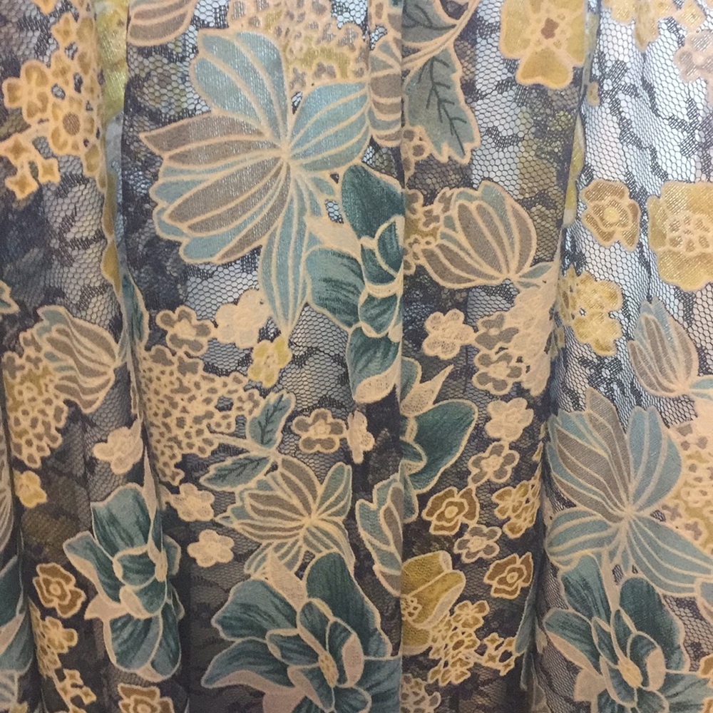 Gorgeous Formal Floral dress - Picture 5 of 6
